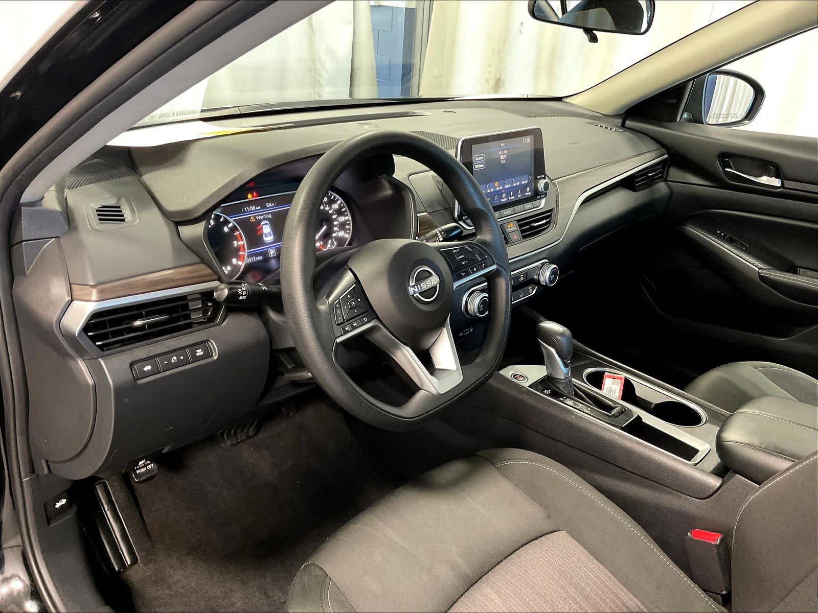 2024 Nissan Altima 2.5 SV - Photo 8