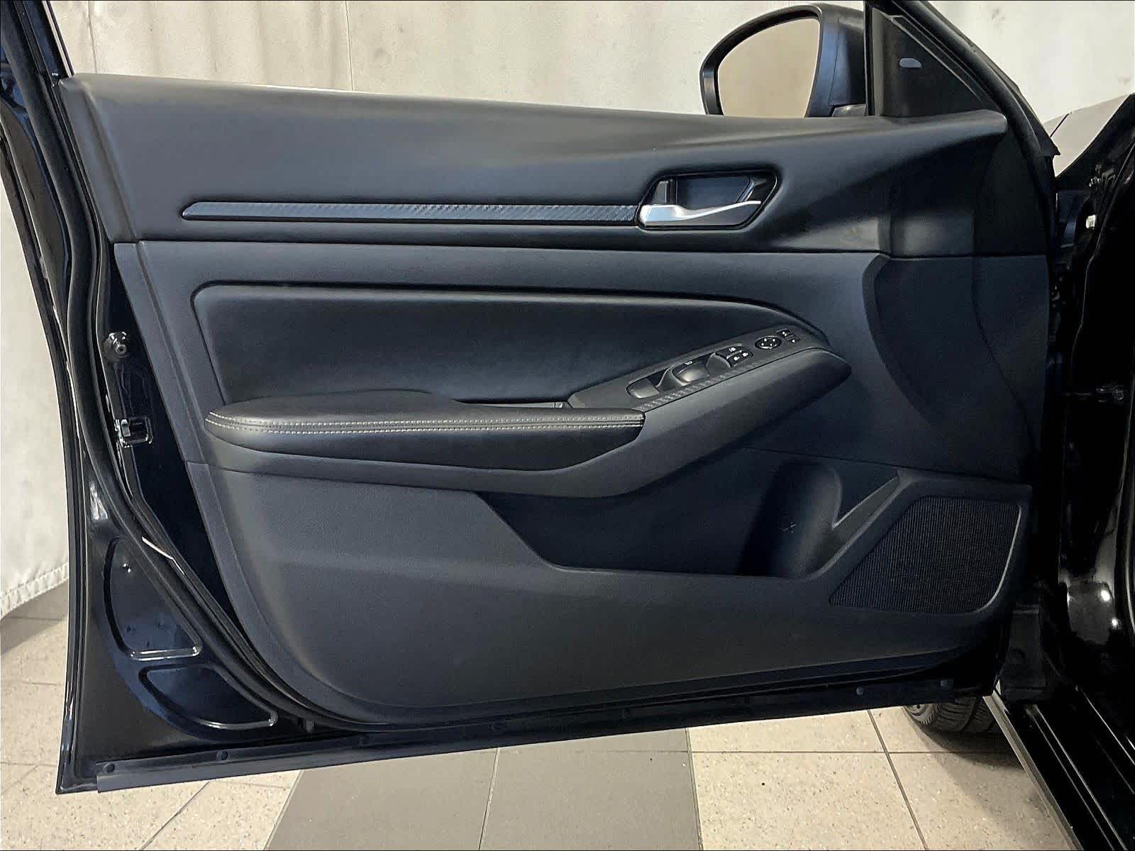 2024 Nissan Altima 2.5 SV - Photo 9
