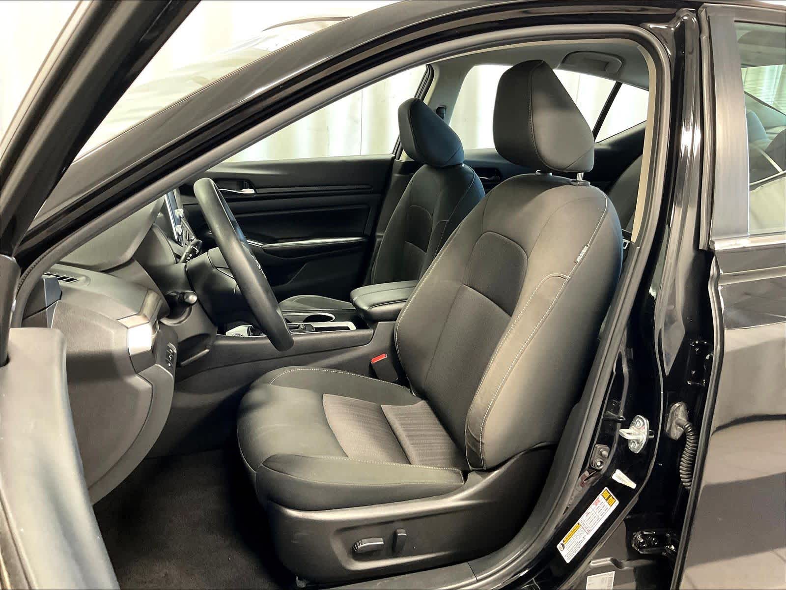 2024 Nissan Altima 2.5 SV - Photo 10
