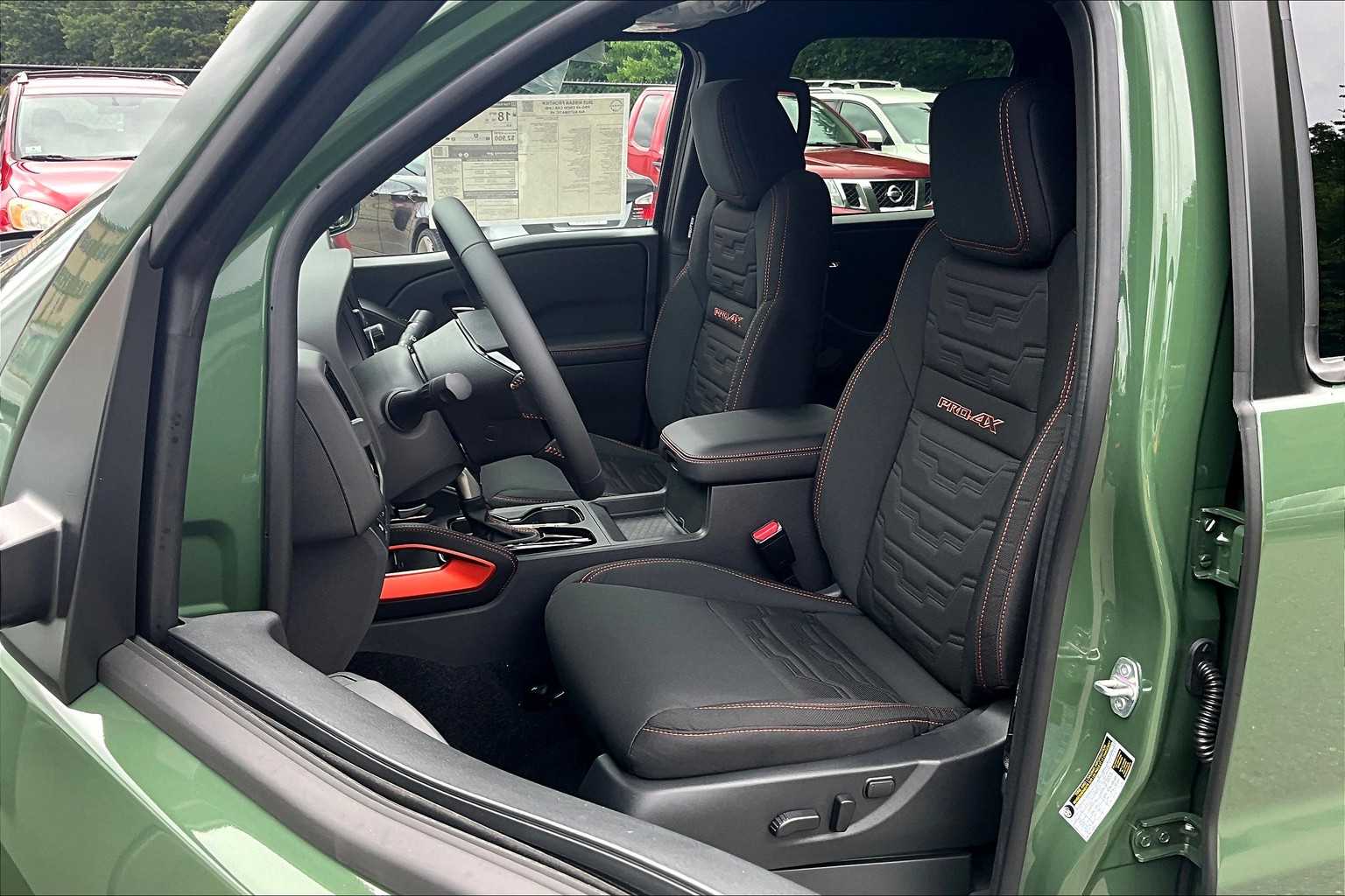 2025 Nissan Frontier PRO-4X - Photo 10