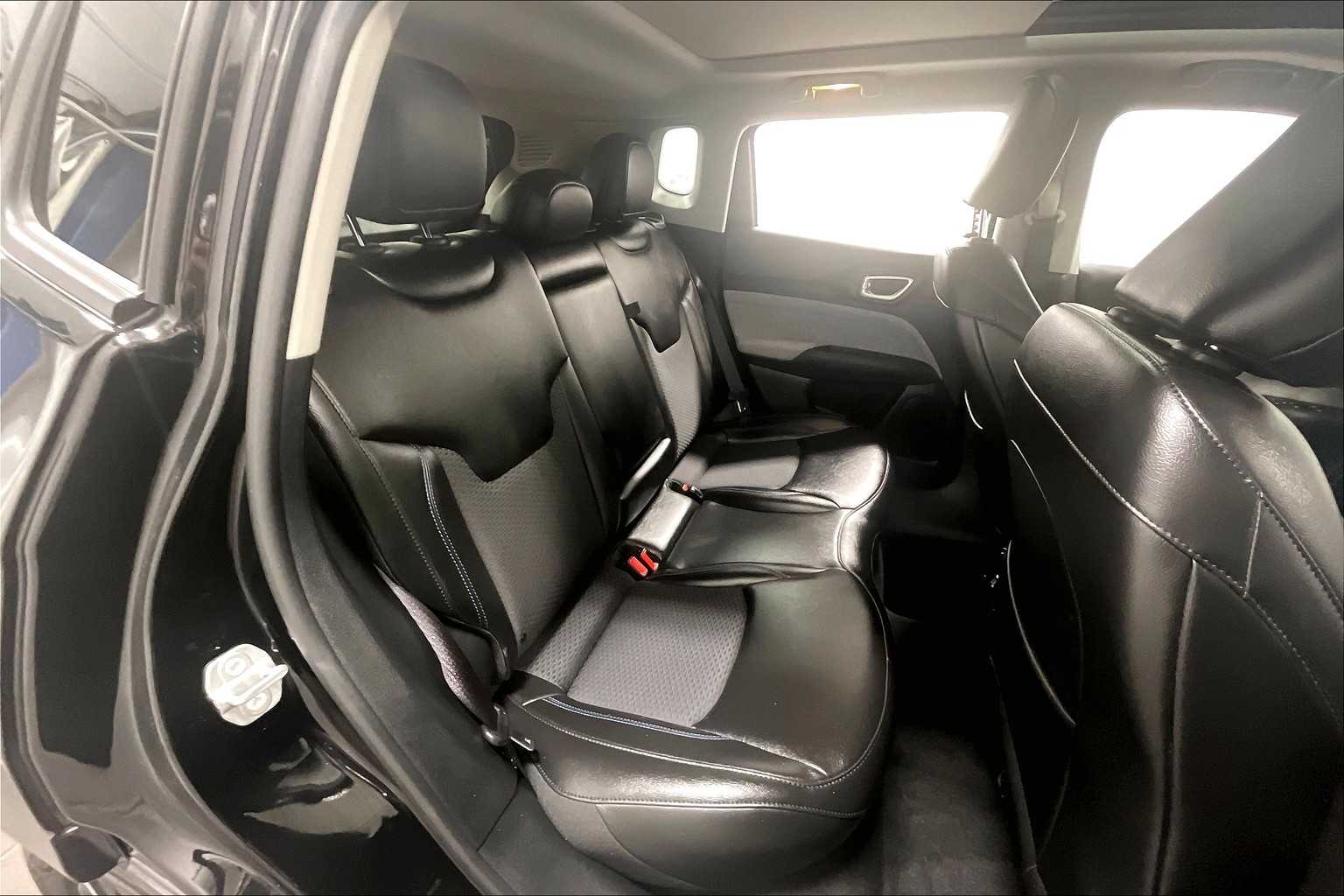 2022 Jeep Compass Latitude - Photo 16