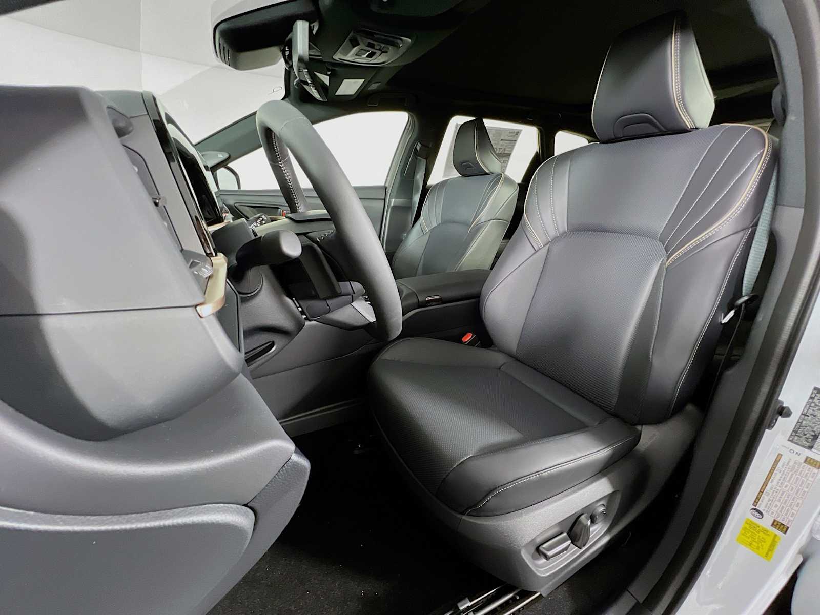 2025 Toyota Crown Signia Limited - Photo 12