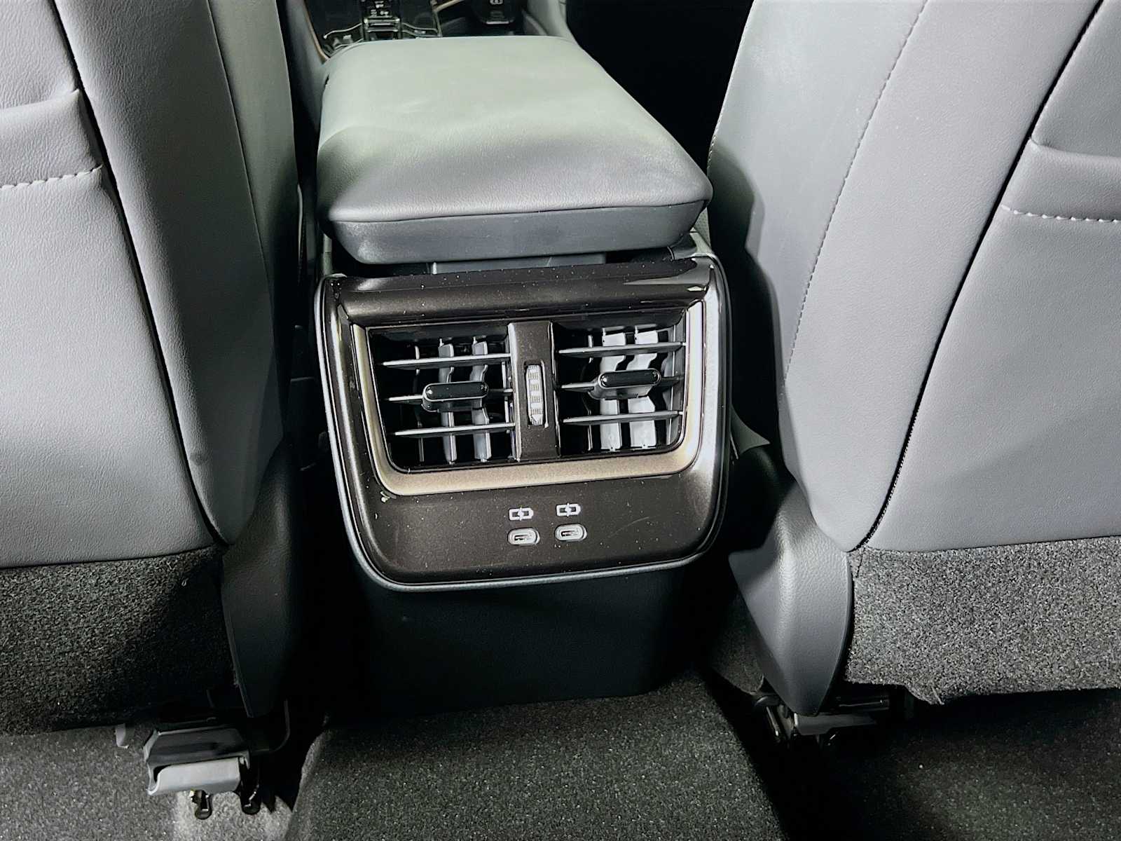 2025 Toyota Crown Signia Limited - Photo 14