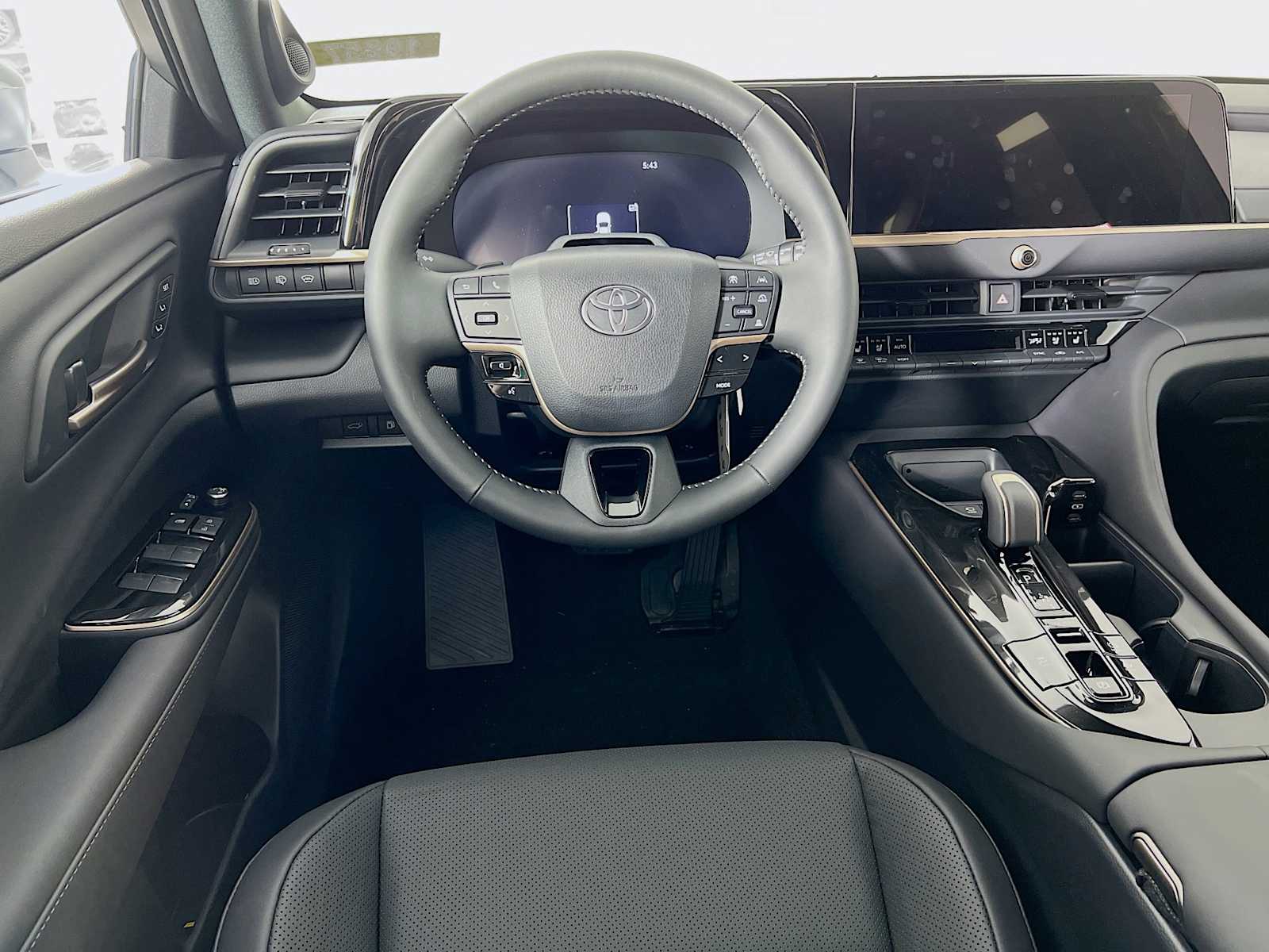 2025 Toyota Crown Signia Limited - Photo 15