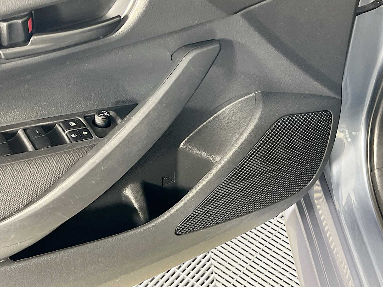 2024 Toyota Corolla LE - Photo 18