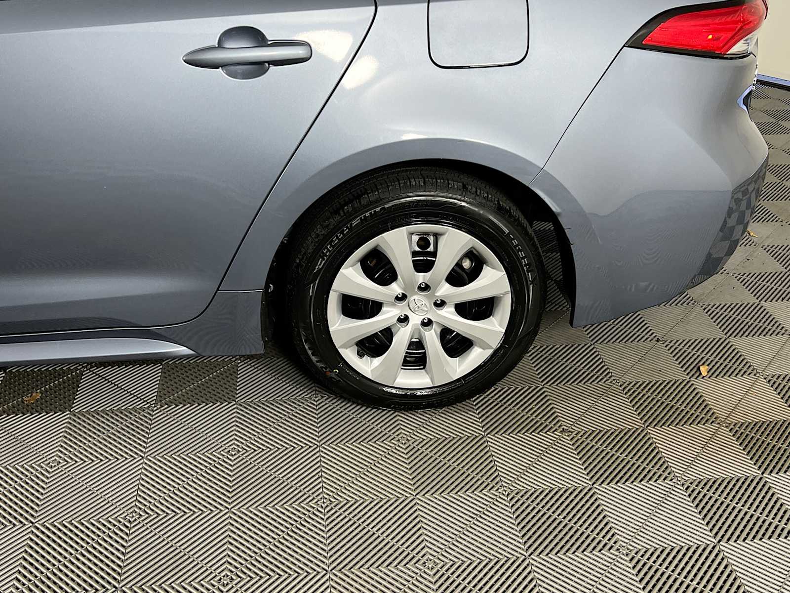 2024 Toyota Corolla LE - Photo 29