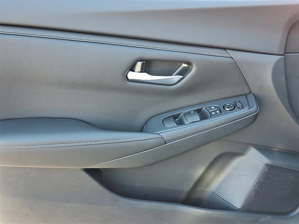 2025 Nissan Sentra SV - Photo 8