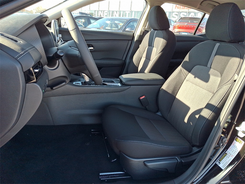 2025 Nissan Sentra SV - Photo 9
