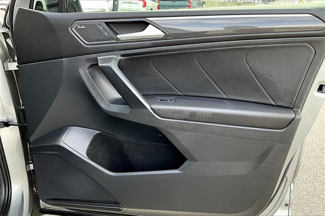 2021 Volkswagen Tiguan 2.0T SEL Premium R-Line - Photo 12