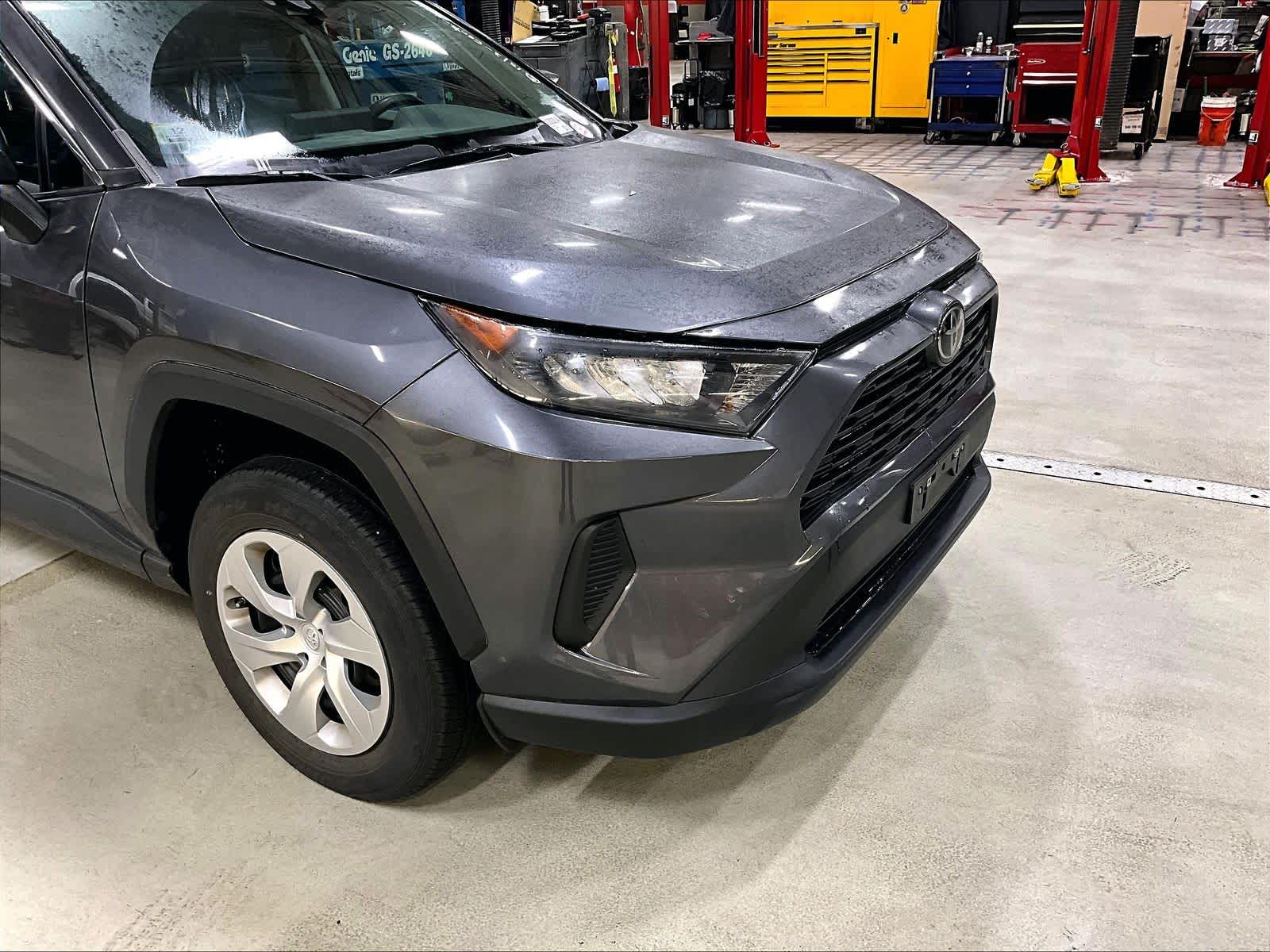 2022 Toyota RAV4 LE - Photo 5