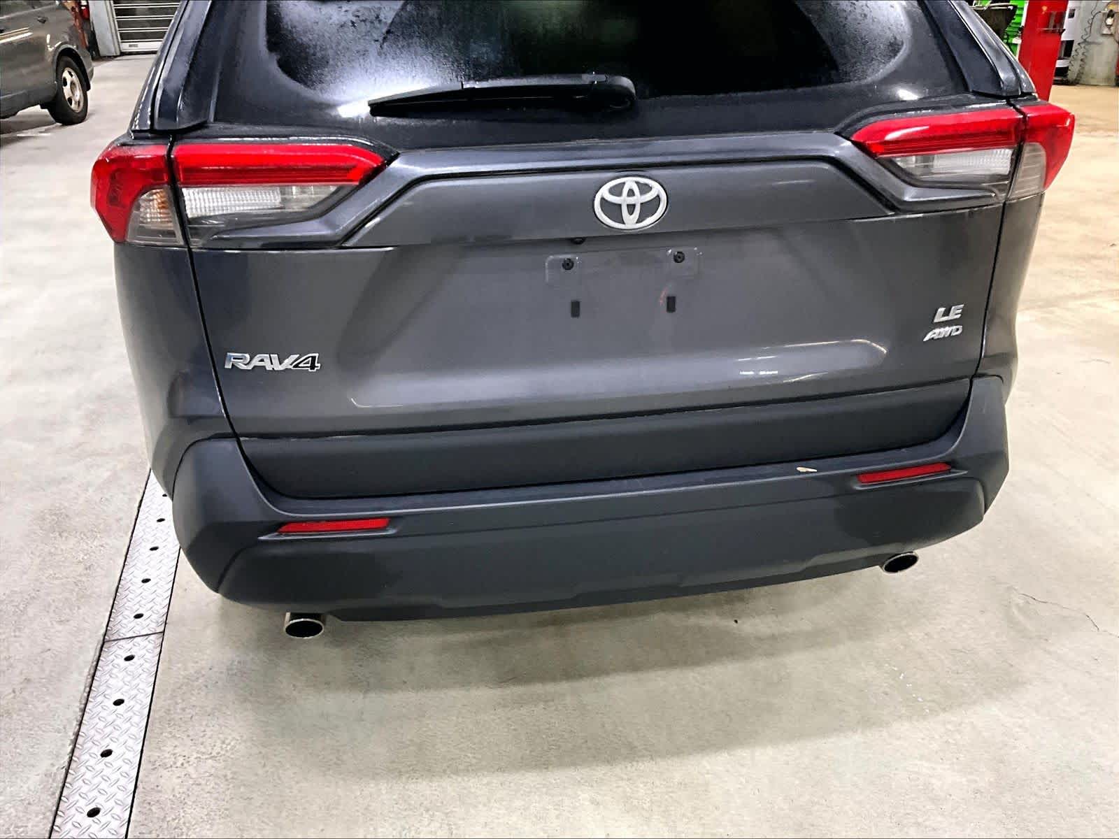 2022 Toyota RAV4 LE - Photo 7