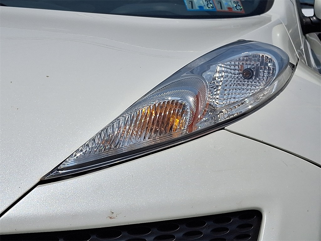 2014 Nissan Juke SV - Photo 9