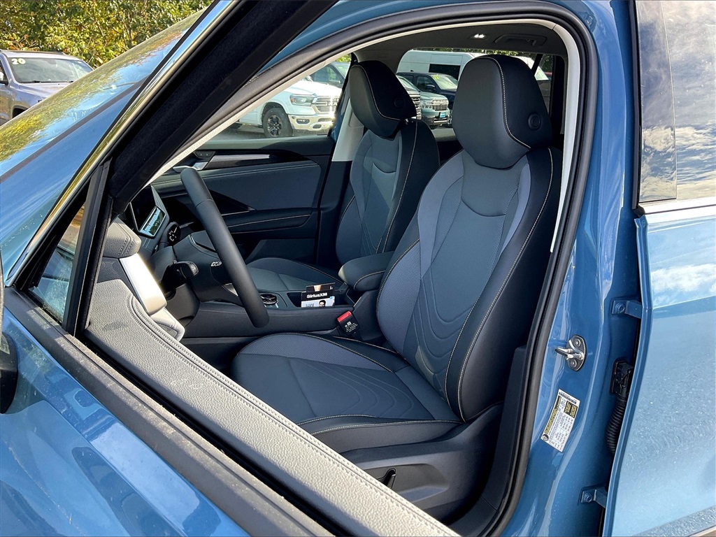 2025 Volkswagen Tiguan 2.0T SE - Photo 11