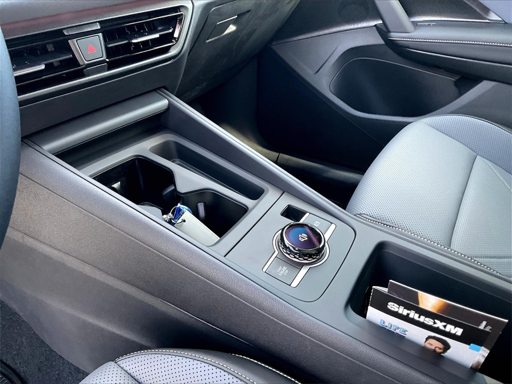 2025 Volkswagen Tiguan 2.0T SE - Photo 14