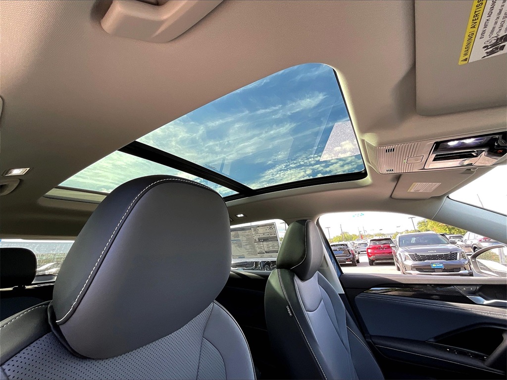 2025 Volkswagen Tiguan 2.0T SE - Photo 18