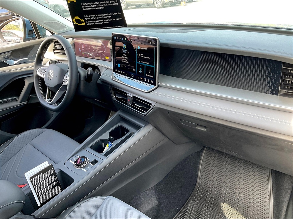 2025 Volkswagen Tiguan 2.0T SE - Photo 10