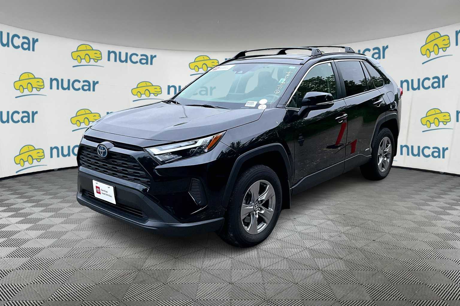 2022 Toyota RAV4 Hybrid XLE - Photo 2