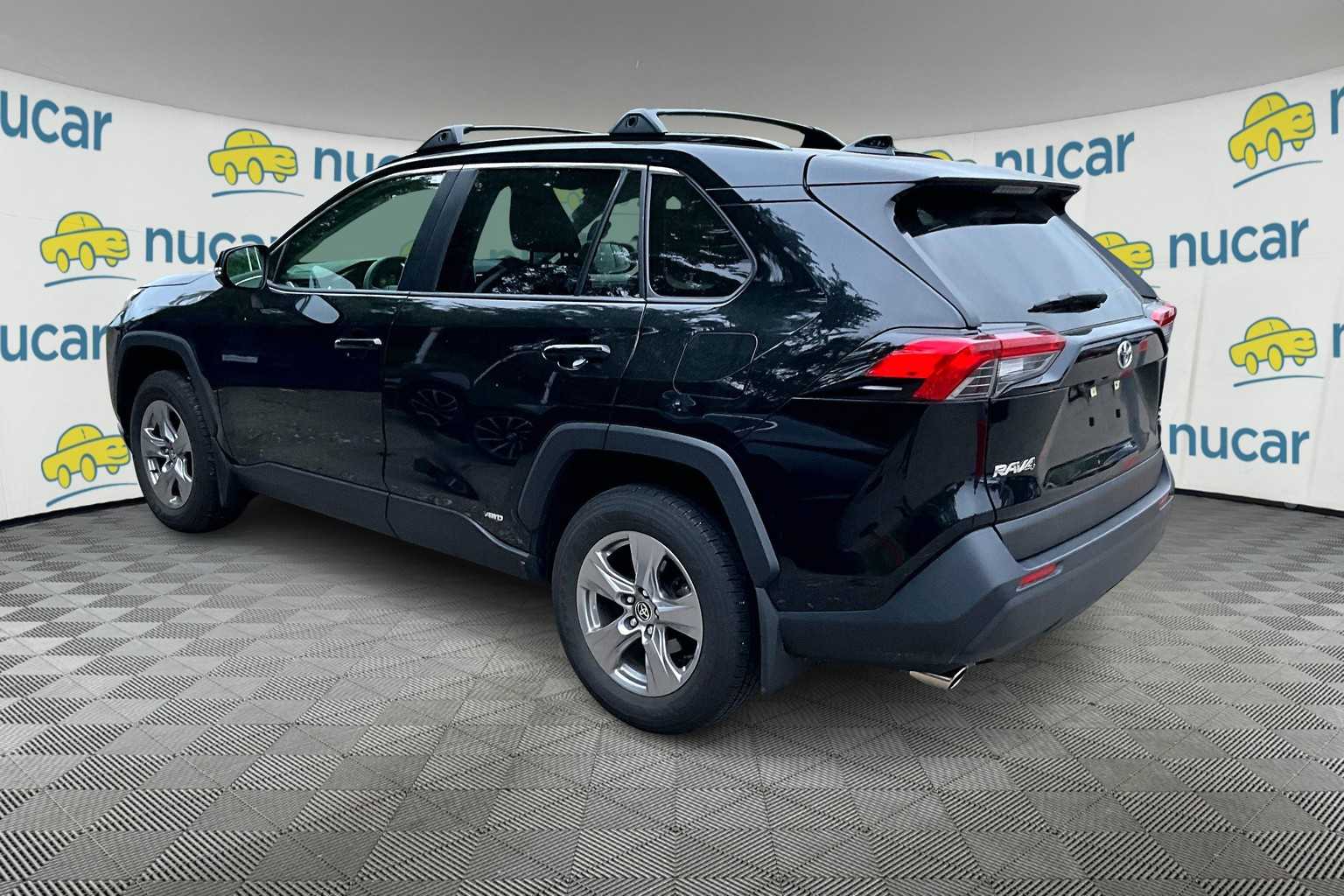 2022 Toyota RAV4 Hybrid XLE - Photo 3