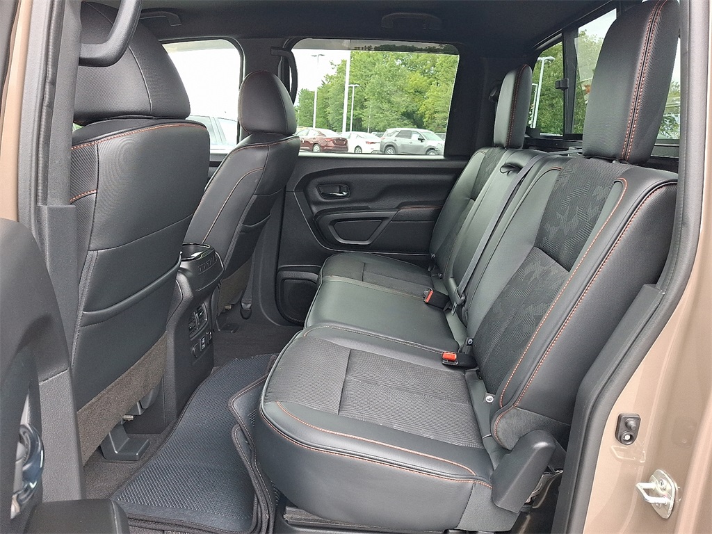2023 Nissan Titan PRO-4X - Photo 11