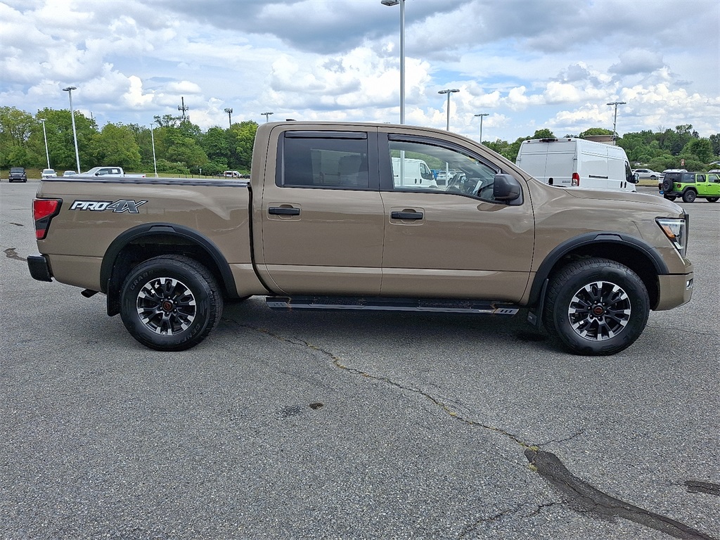 2023 Nissan Titan PRO-4X - Photo 8
