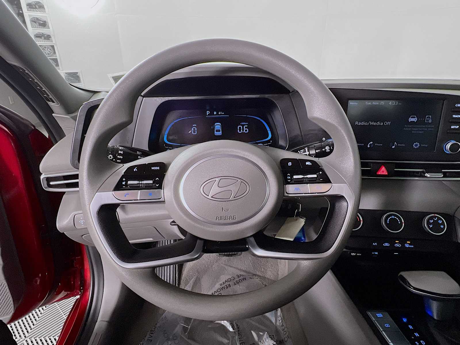 2024 Hyundai Elantra SE - Photo 11