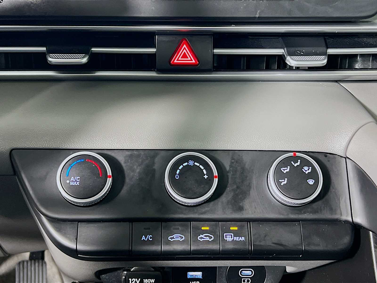 2024 Hyundai Elantra SE - Photo 15