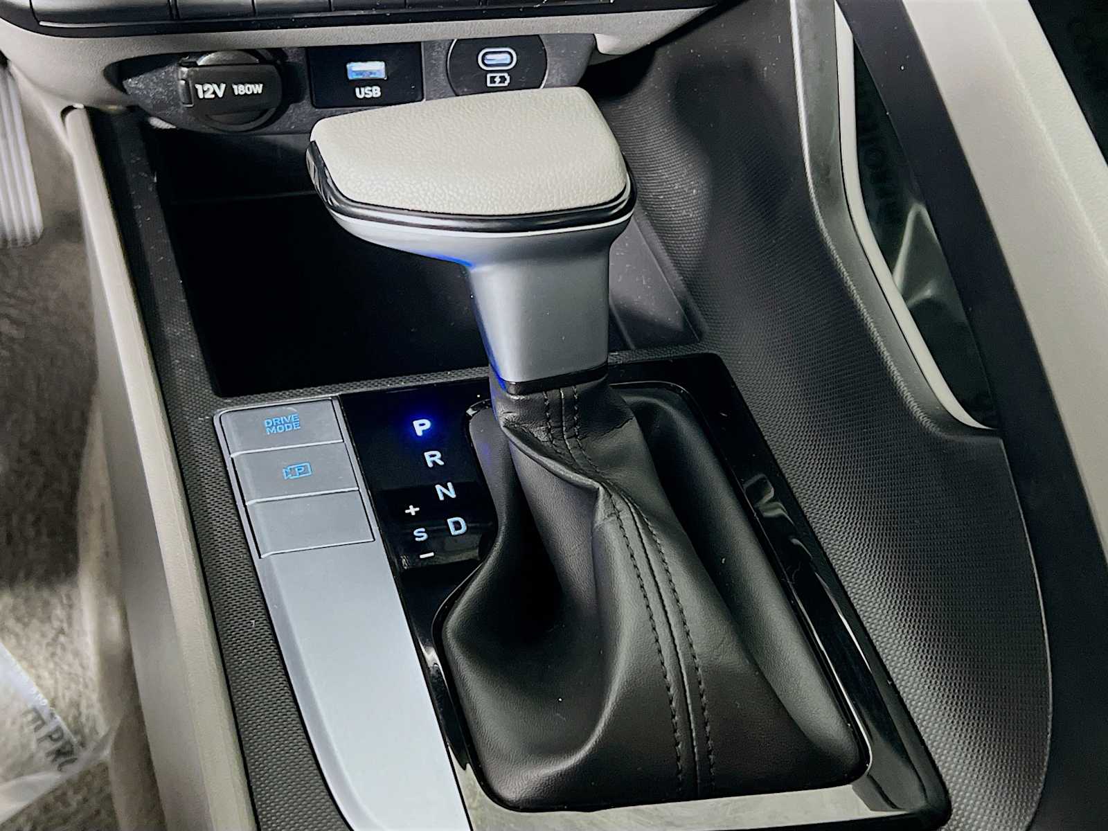 2024 Hyundai Elantra SE - Photo 16