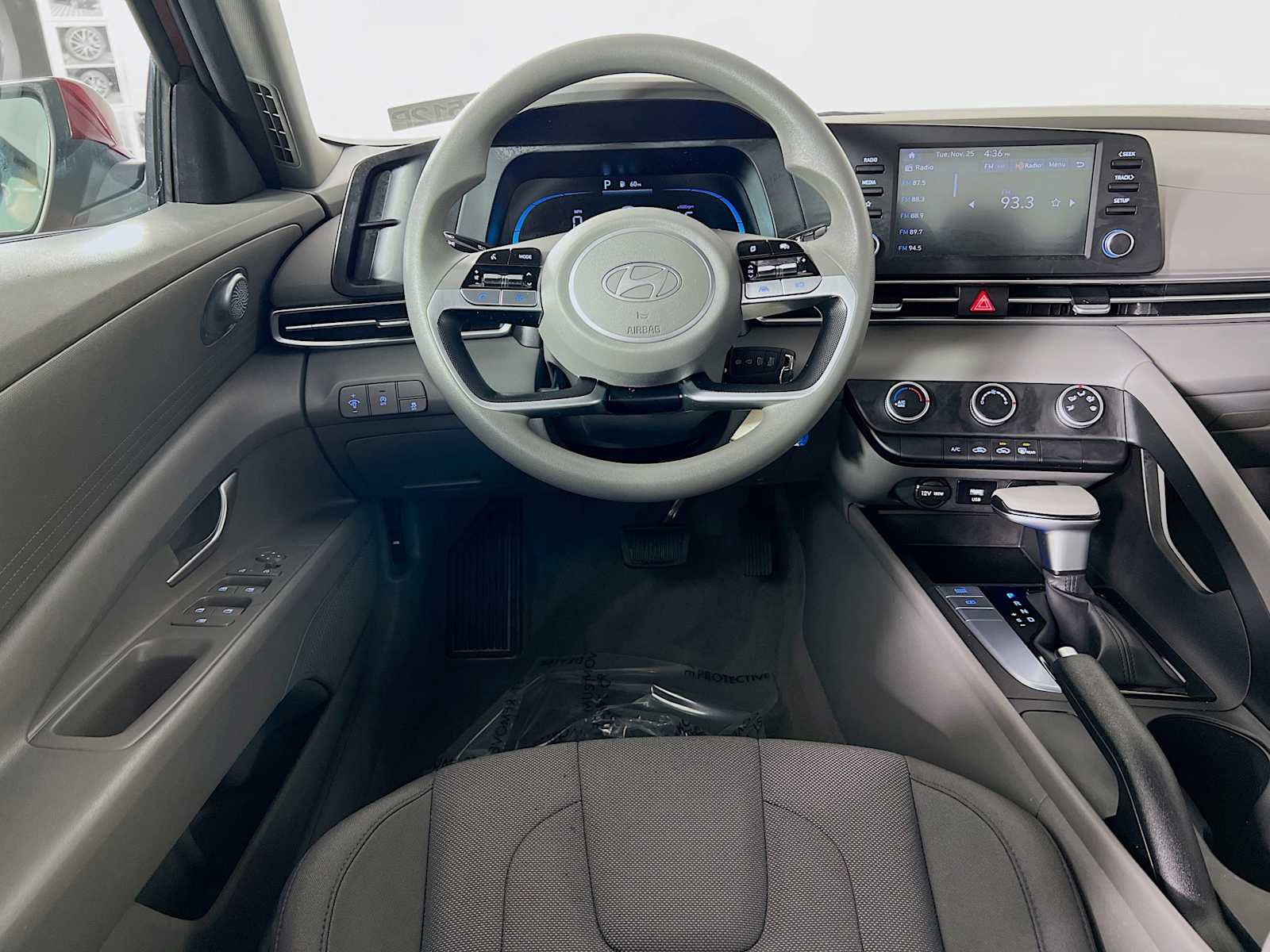 2024 Hyundai Elantra SE - Photo 21