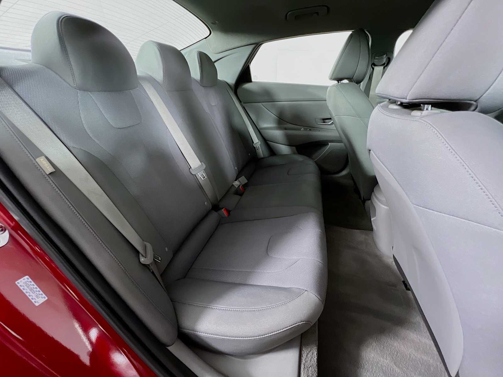 2024 Hyundai Elantra SE - Photo 25