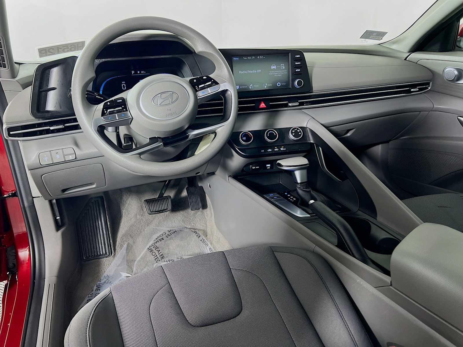 2024 Hyundai Elantra SE - Photo 9