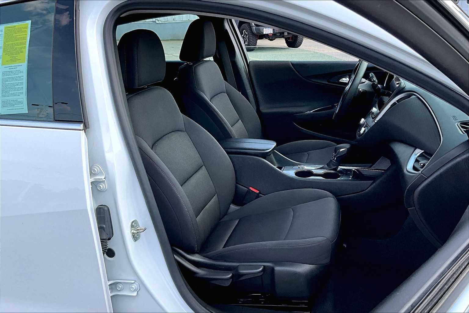 2023 Chevrolet Malibu LT - Photo 11