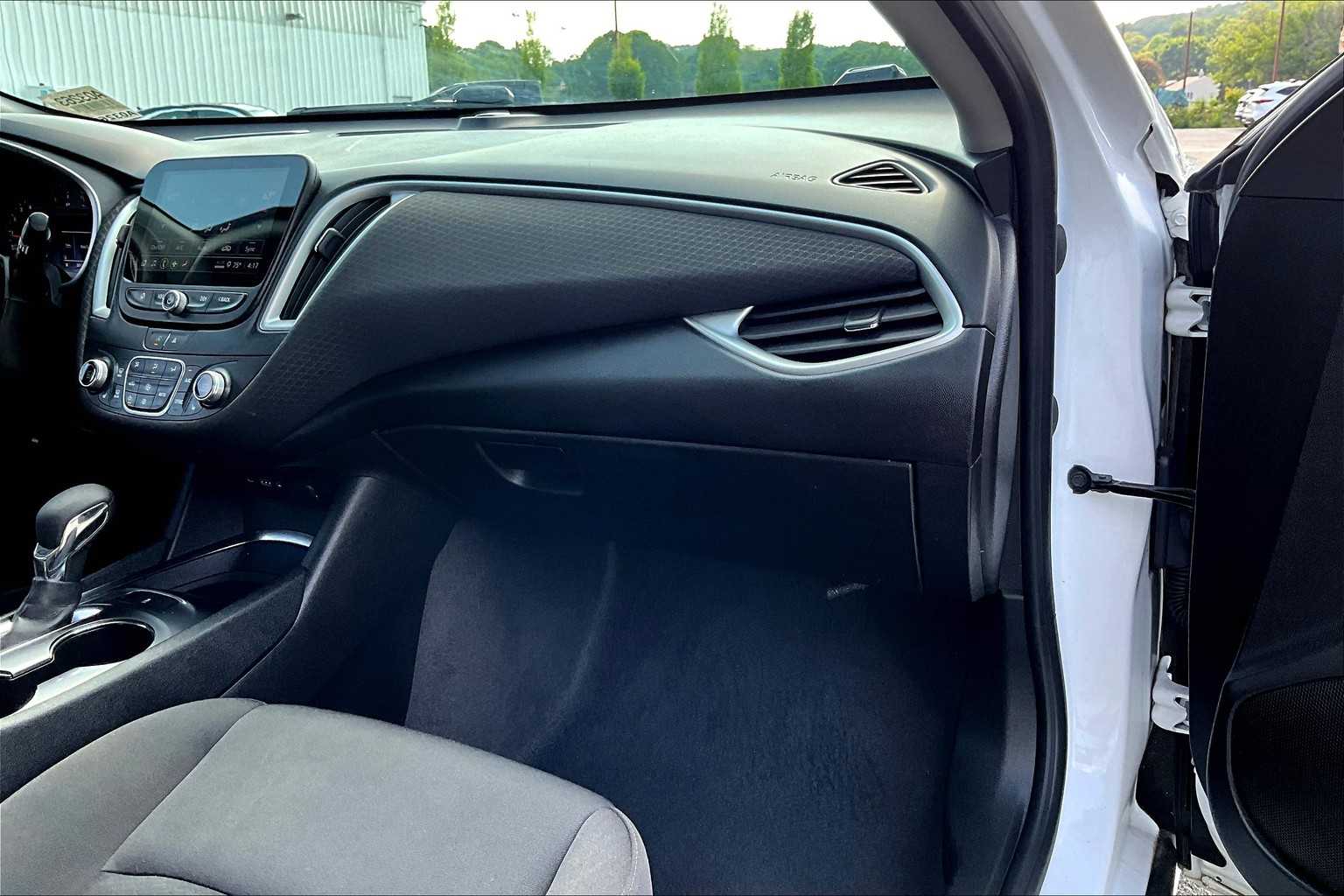 2023 Chevrolet Malibu LT - Photo 13