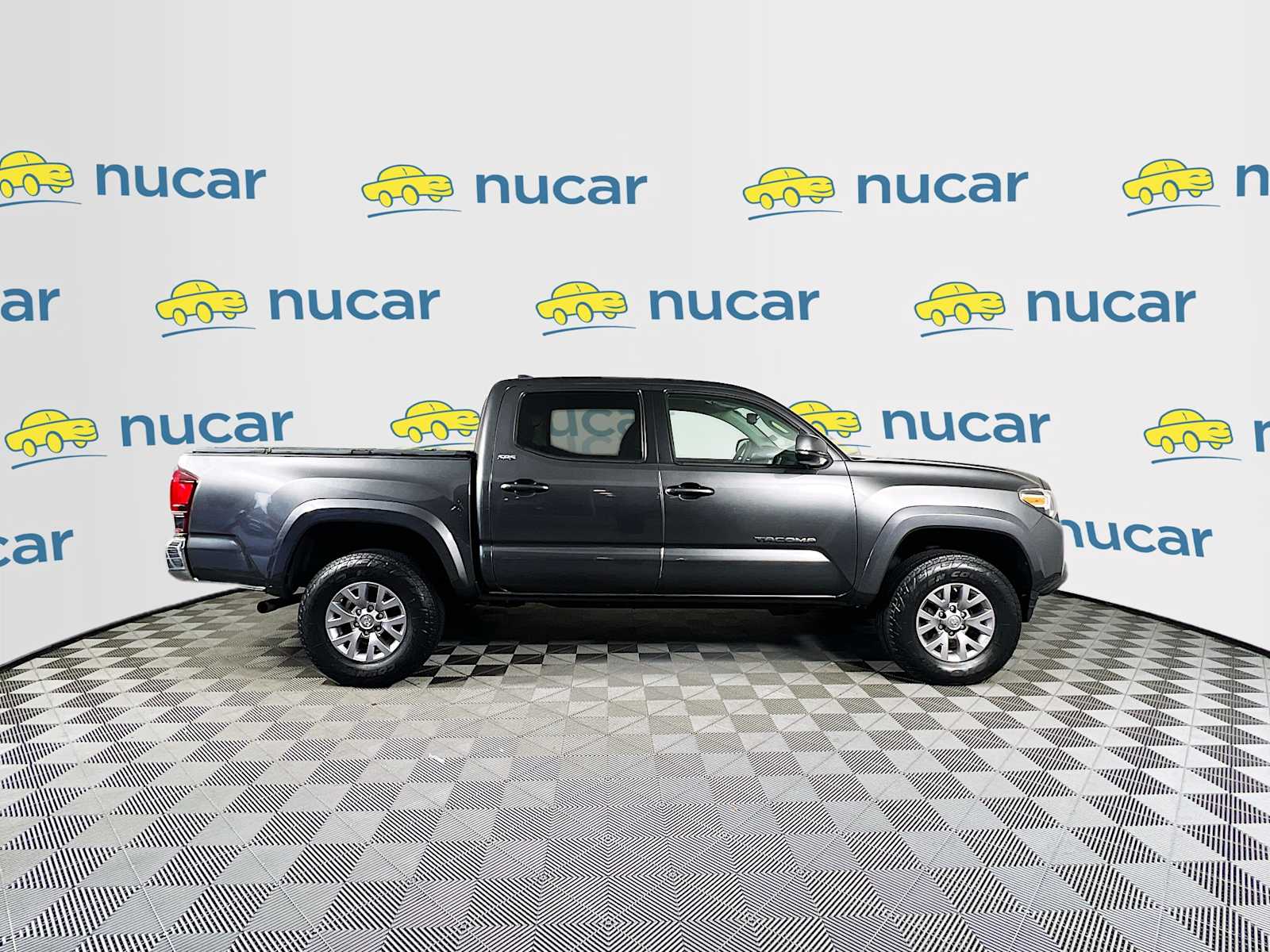 2018 Toyota Tacoma SR5 - Photo 8