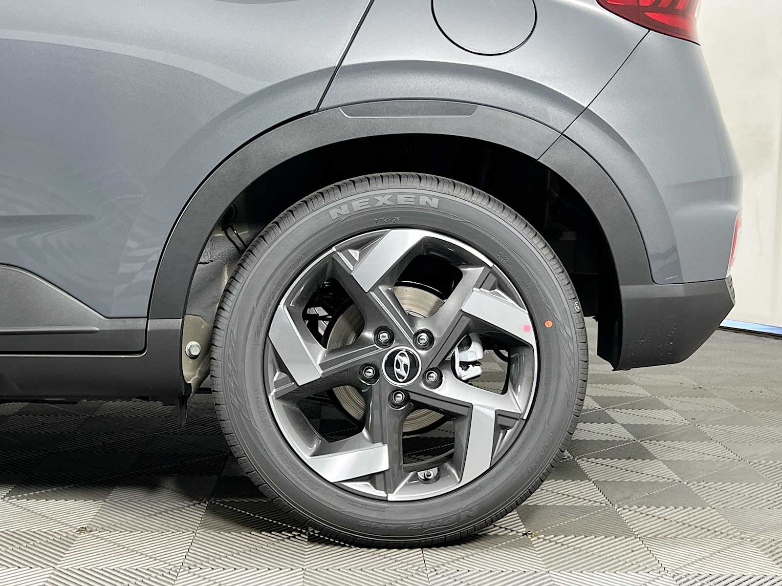 2025 Hyundai Venue SEL - Photo 18