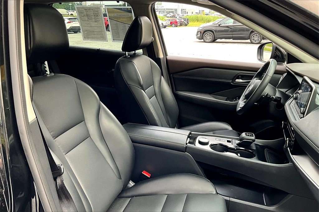 2022 Nissan Rogue SV - Photo 11