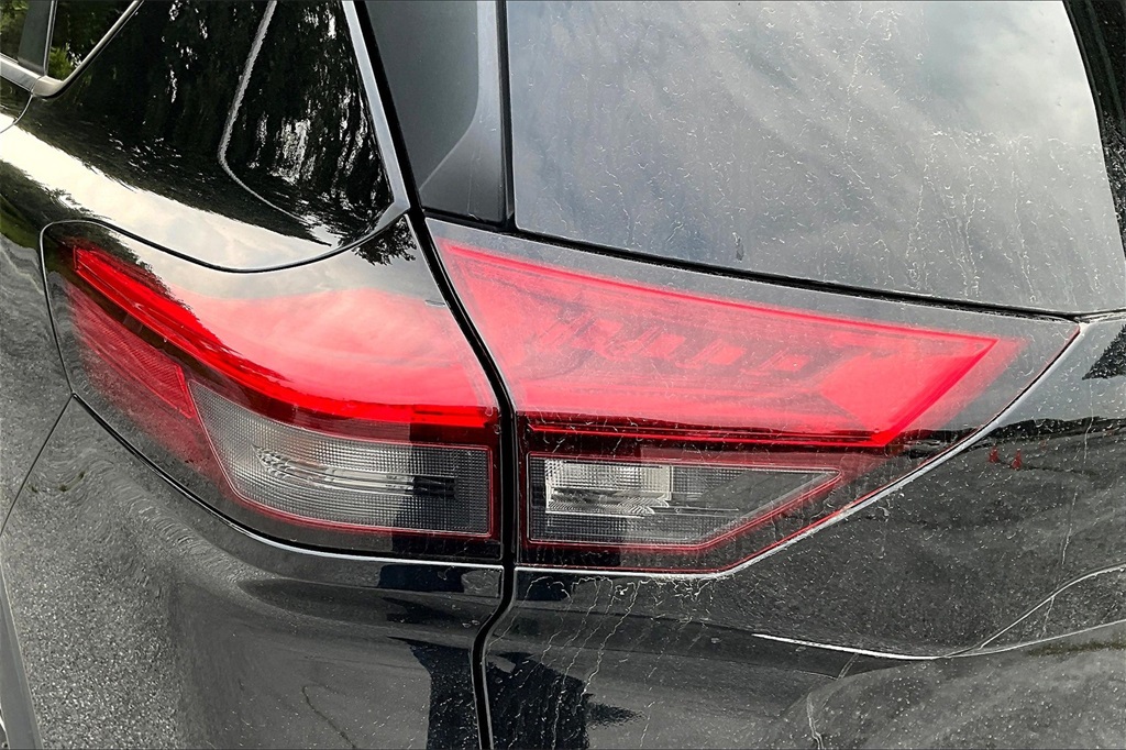 2022 Nissan Rogue SV - Photo 34