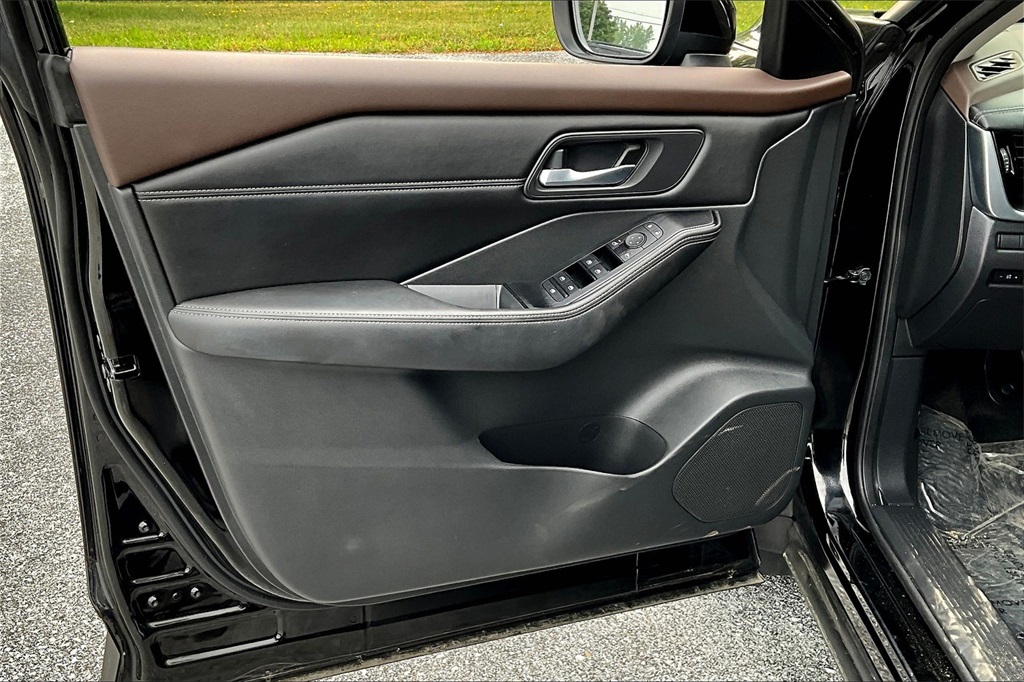 2022 Nissan Rogue SV - Photo 9