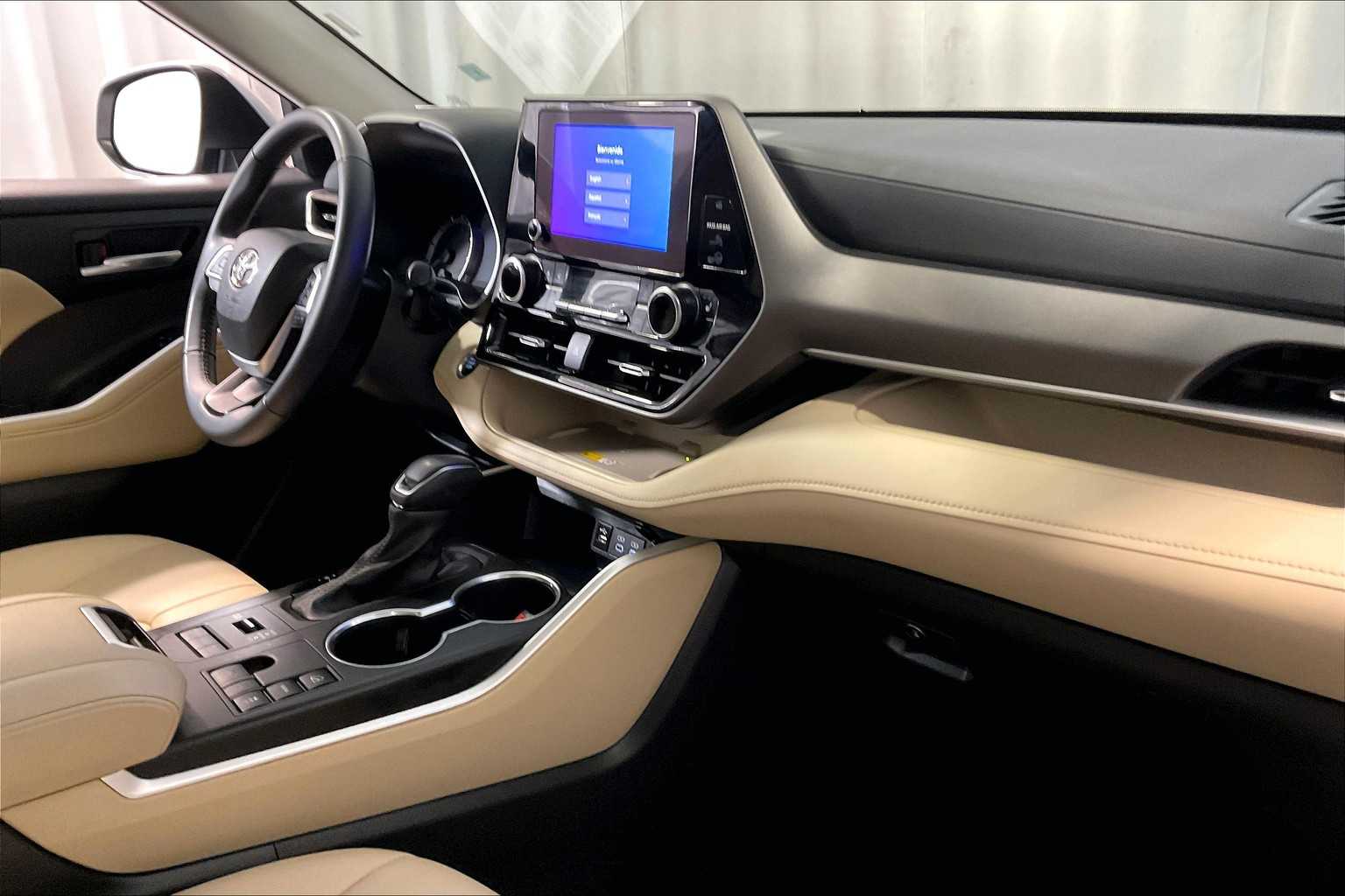 2024 Toyota Highlander XLE - Photo 14