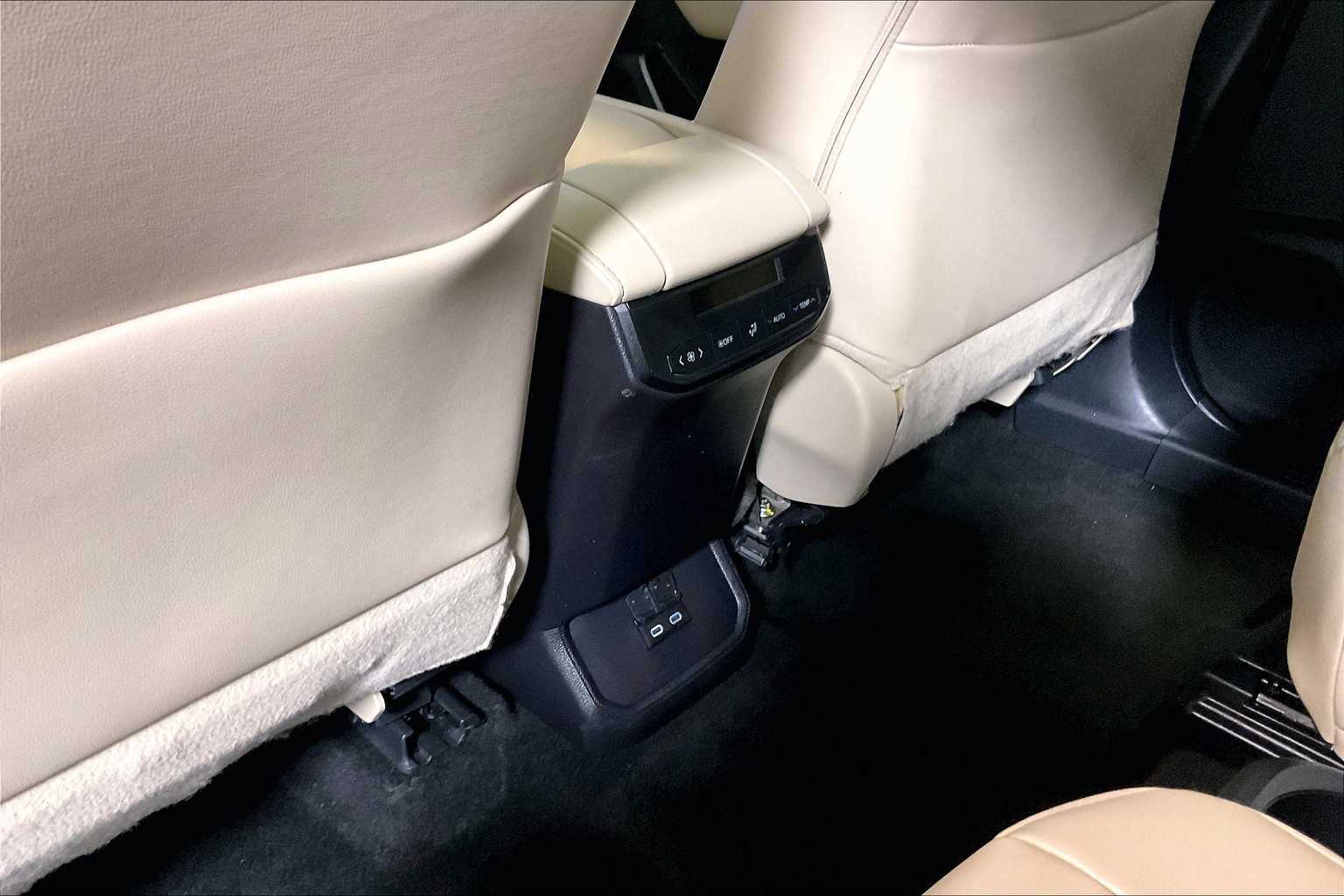 2024 Toyota Highlander XLE - Photo 28
