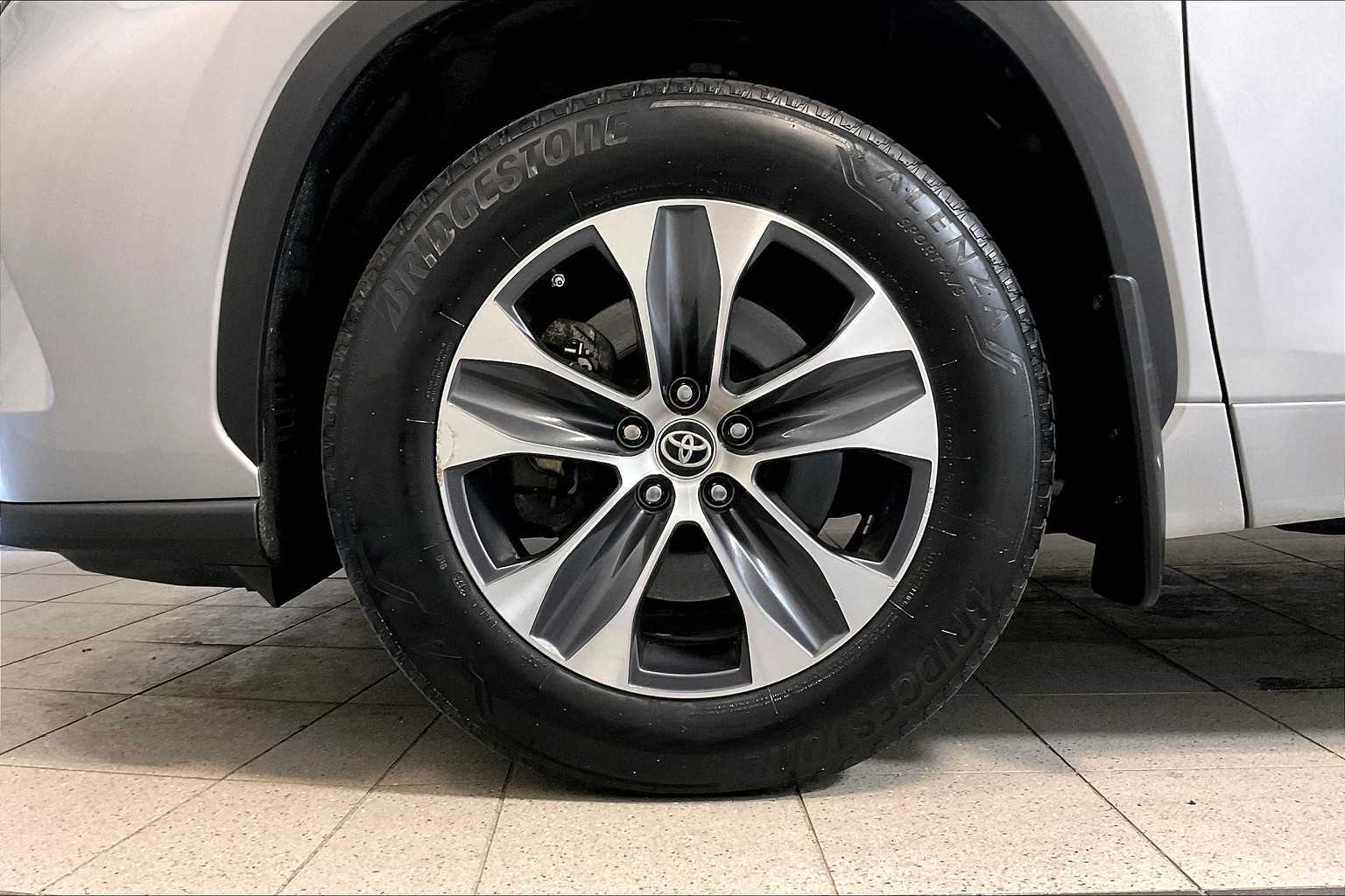2024 Toyota Highlander XLE - Photo 7