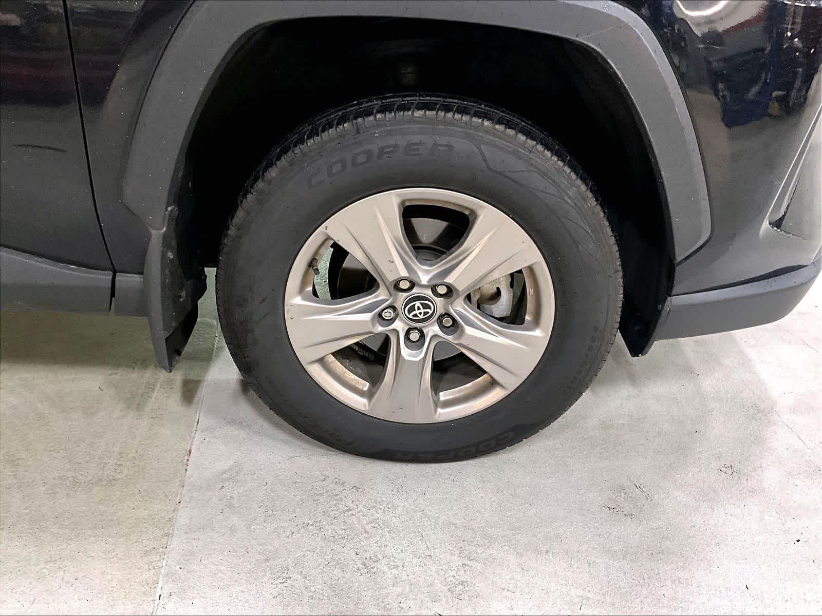 2023 Toyota RAV4 XLE - Photo 4