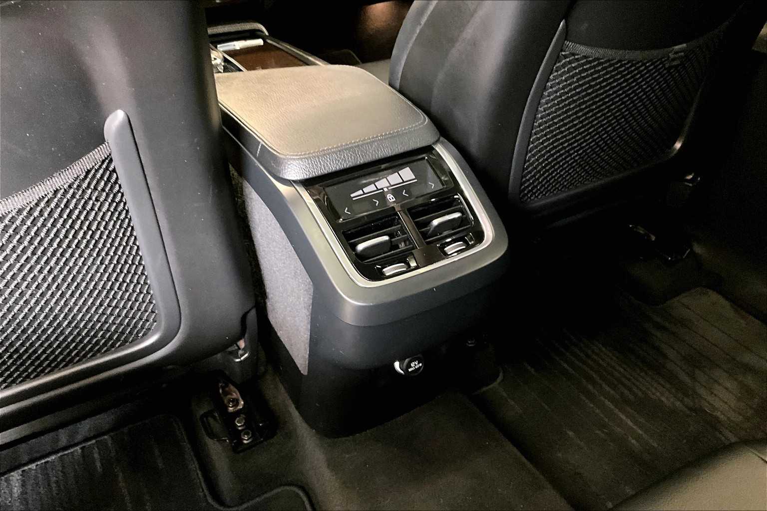 2018 Volvo XC90 Momentum - Photo 29