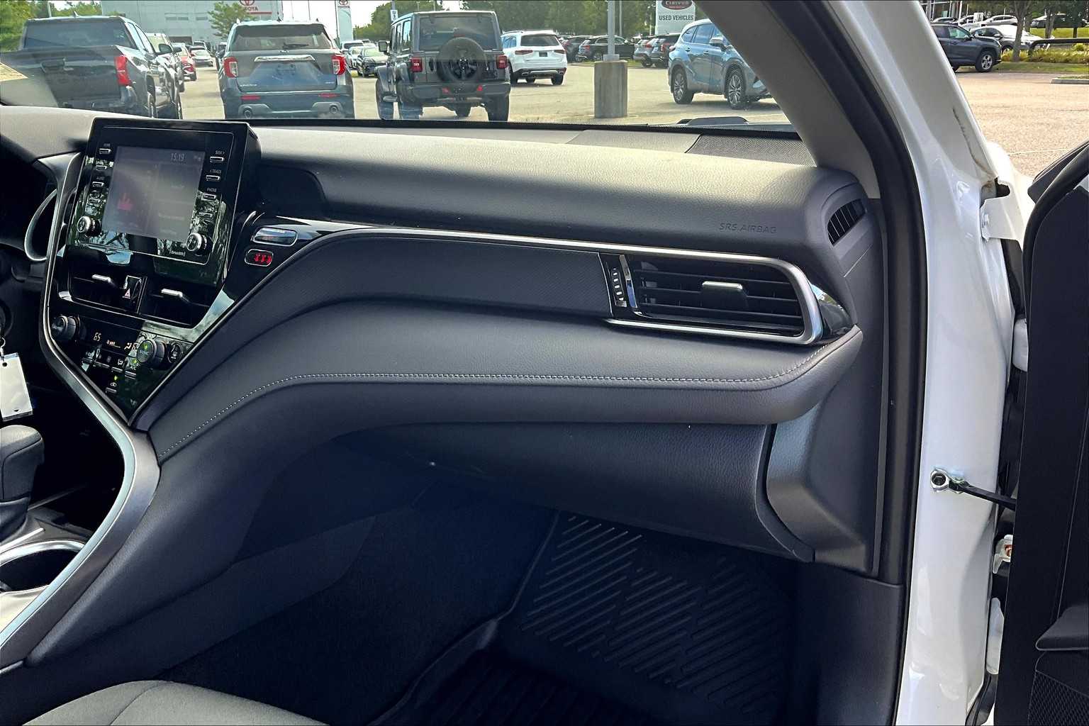 2023 Toyota Camry LE - Photo 13