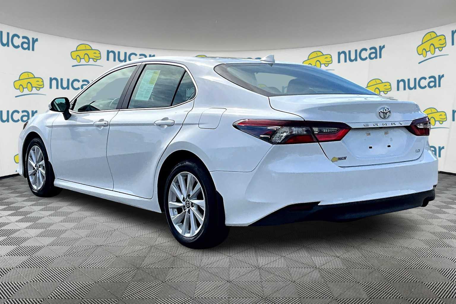2023 Toyota Camry LE - Photo 4
