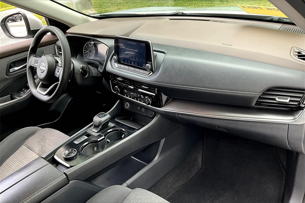 2022 Nissan Rogue SV - Photo 14