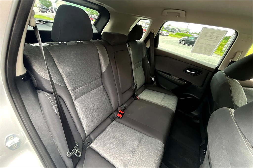 2022 Nissan Rogue SV - Photo 16