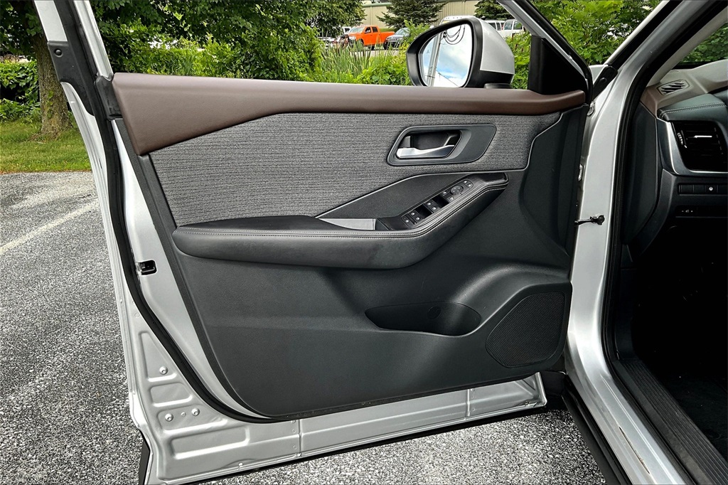 2022 Nissan Rogue SV - Photo 9