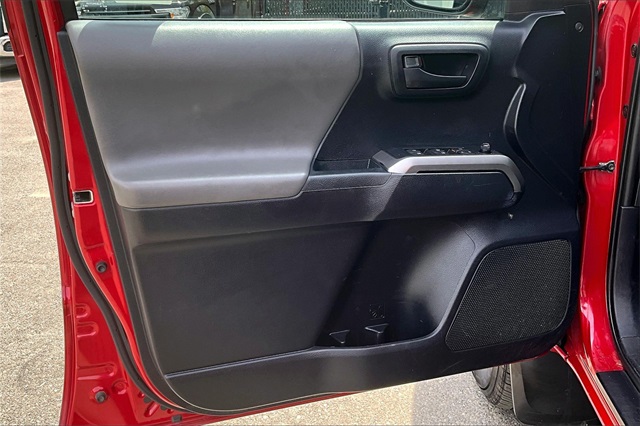 2019 Toyota Tacoma SR5 - Photo 18