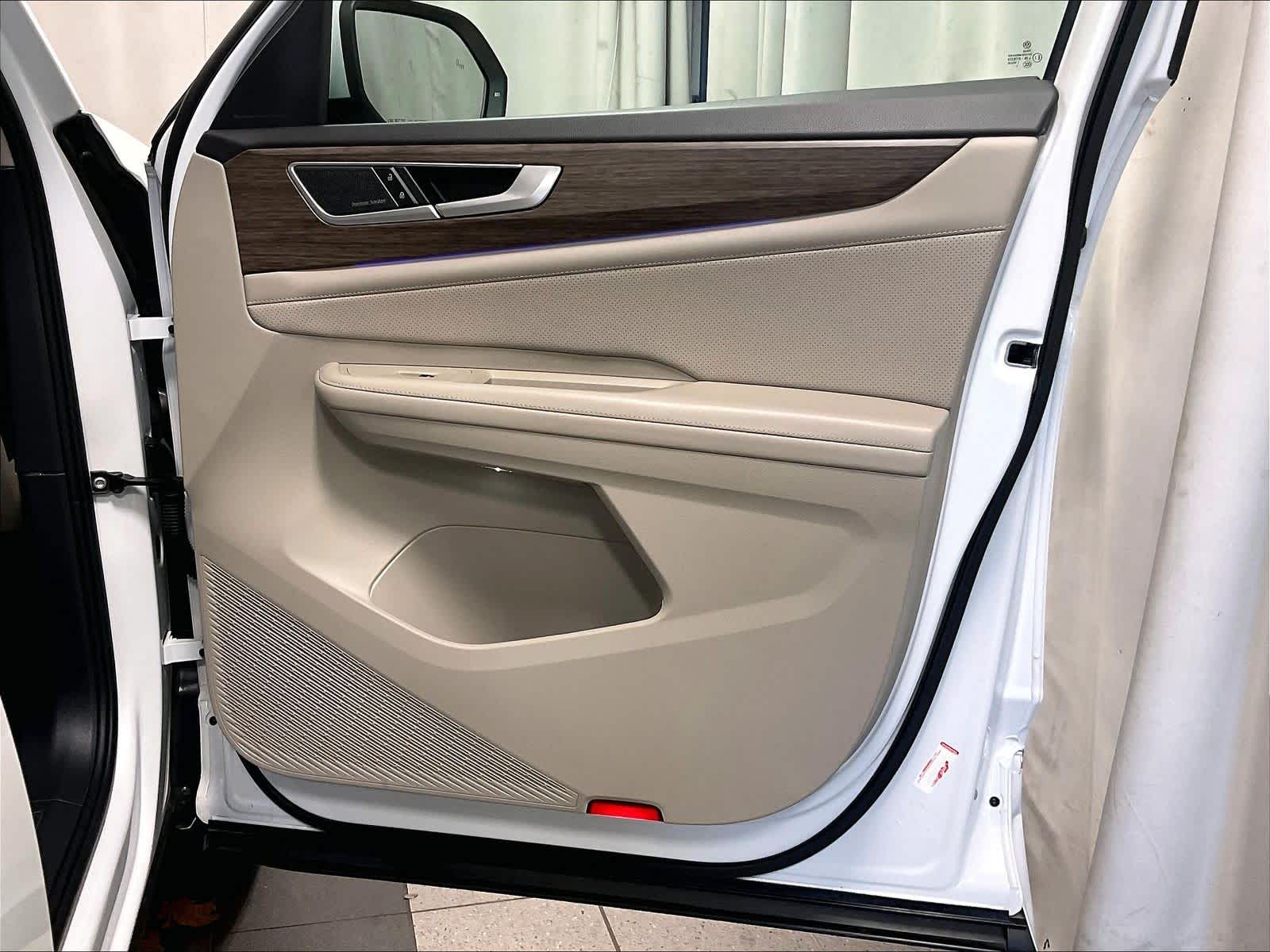 2024 Volkswagen Atlas 2.0T SEL Premium R-Line - Photo 12