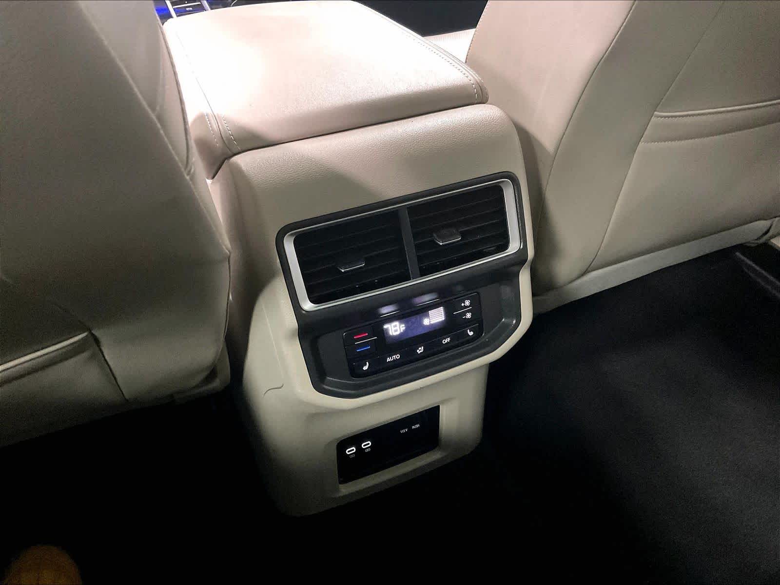 2024 Volkswagen Atlas 2.0T SEL Premium R-Line - Photo 29